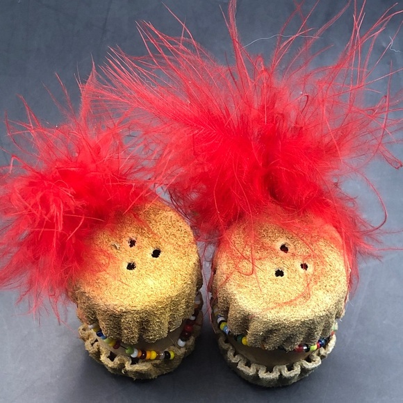 Vintage Feathered Leather and Wooden Drum Salt & Pepper Shakers - Picture 6 of 8